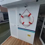 Neues Hausboot Fuer 4 Personen Mueritz Und Plauer Πλωτό κατάλυμα Lübz