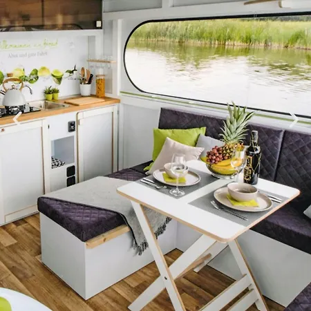 Neues Hausboot Fuer 4 Personen Mueritz Und Plauer *