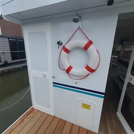 Neues Hausboot Fuer 4 Personen Mueritz Und Plauer Botel Lubz