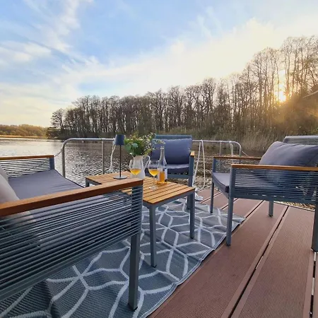 Neues Hausboot Fuer 4 Personen Mueritz Und Plauer Botel