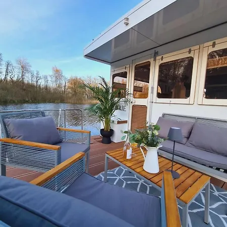 Neues Hausboot Fuer 4 Personen Mueritz Und Plauer Lubz